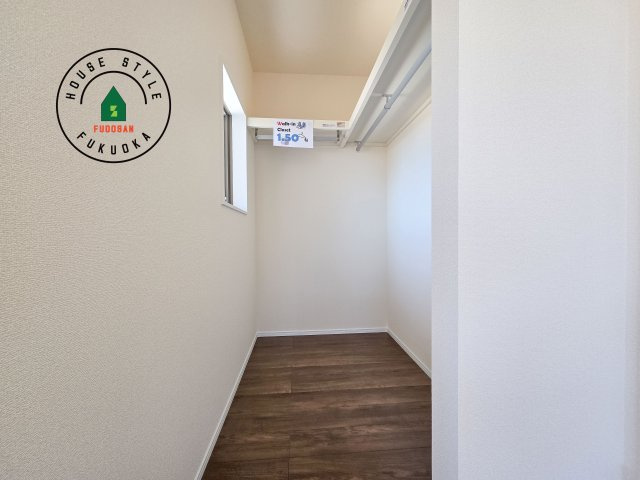 糟屋郡須恵町須恵第8-5棟（5号棟）の収納|洋服や大きな荷物が多い方や人数の多いご家族などは、一般的なクローゼットよりもウォークインクローゼットのほうが使い勝手が良いです。