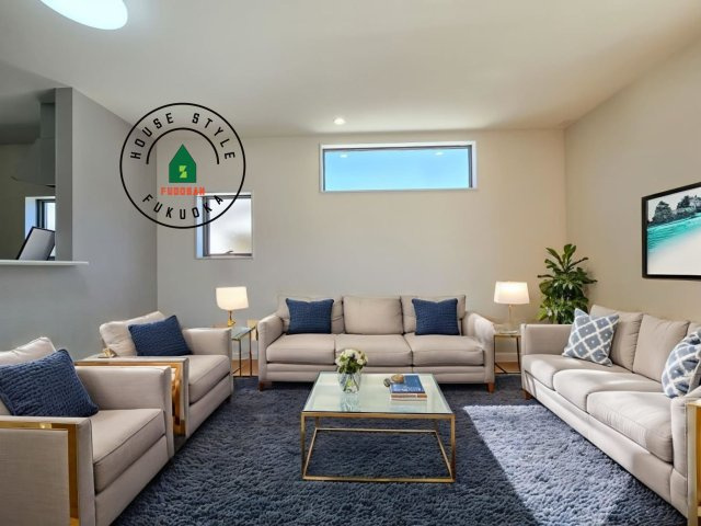 糟屋郡須恵町須恵第8-5棟（5号棟）の居間・リビング|明るく開放的なリビングダイニングは豊かな陽光が注ぎ込み、やすらぎの空間を演出してくれます。ご家族で楽しいひとときをお過ごし下さい。※家具はCGを合成したものです。