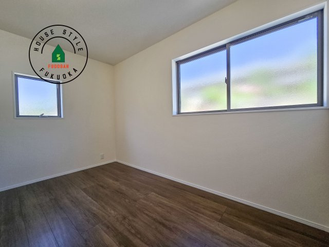 糟屋郡須恵町須恵第8-5棟（5号棟）の和室|和室を上手に活用すると暮らし方の幅が広がります。例えば普段は開け放して、子供の小さいうちはお昼寝や遊びのスペースに。畳はソフトなので転んでもケガをしにくく安心です