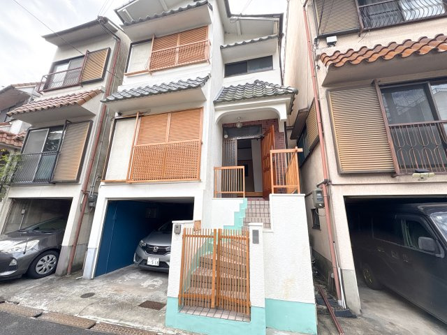 奈良市帝塚山貸家の外観