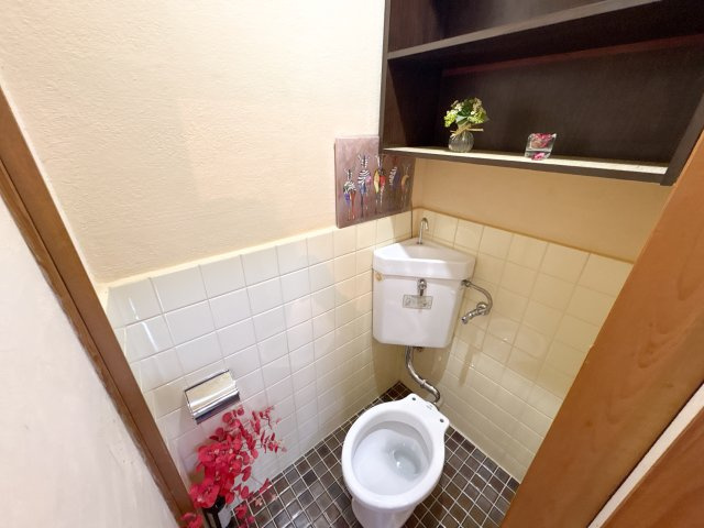 奈良市帝塚山貸家のトイレ