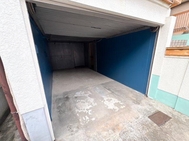 奈良市帝塚山貸家の駐車場