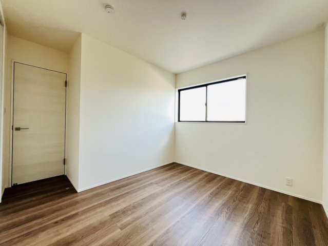 高浜市田戸町2丁目6-64『仲介手数料無料』新築戸建ての洋室