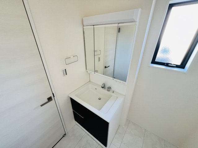 高浜市田戸町2丁目6-64『仲介手数料無料』新築戸建ての独立洗面台