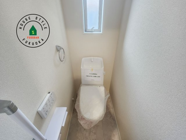 糟屋郡新宮町夜臼2丁目第1-4棟（1号棟）のトイレ|温水洗浄便座を完備しております。2ヶ所にトイレがあるのは朝の慌ただしい時間も安心です。