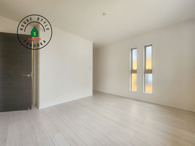 糟屋郡新宮町夜臼2丁目第1-4棟（1号棟）の寝室|主寝室には収納力に優れたクローゼットがありますので、お部屋もすっきり片付きます。