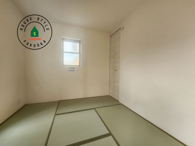 糟屋郡新宮町夜臼2丁目第1-4棟（1号棟）の和室|和室を上手に活用すると暮らし方の幅が広がります。例えば普段は開け放して、子供の小さいうちはお昼寝や遊びのスペースに。畳はソフトなので転んでもケガをしにくく安心です