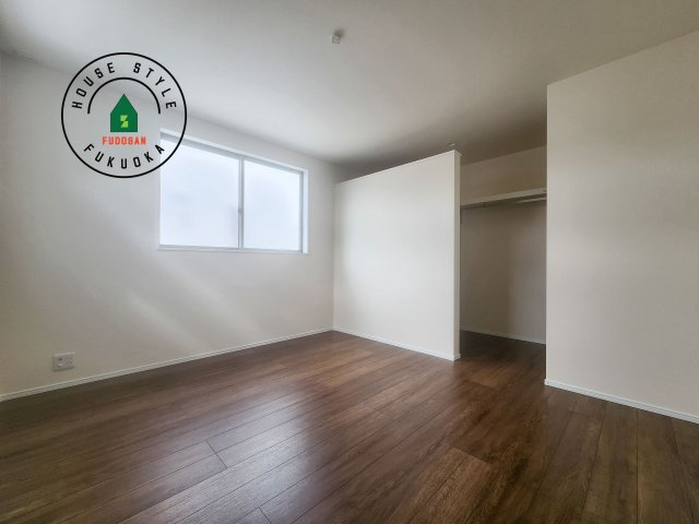 糟屋郡新宮町夜臼2丁目第1-4棟（3号棟）の寝室|主寝室には収納力に優れたクローゼットがありますので、お部屋もすっきり片付きます。