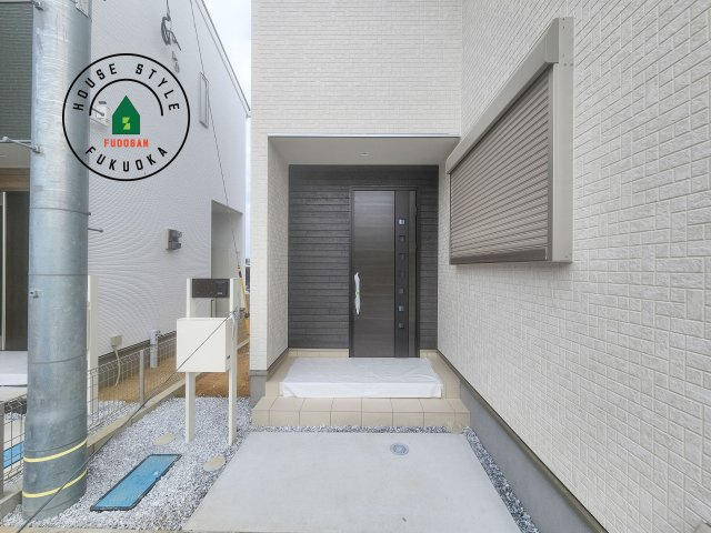 糟屋郡新宮町夜臼2丁目第1-4棟（3号棟）の玄関|おでかけの時も帰った時も、「我が家」を最初に感じでもらえる素敵な空間に。