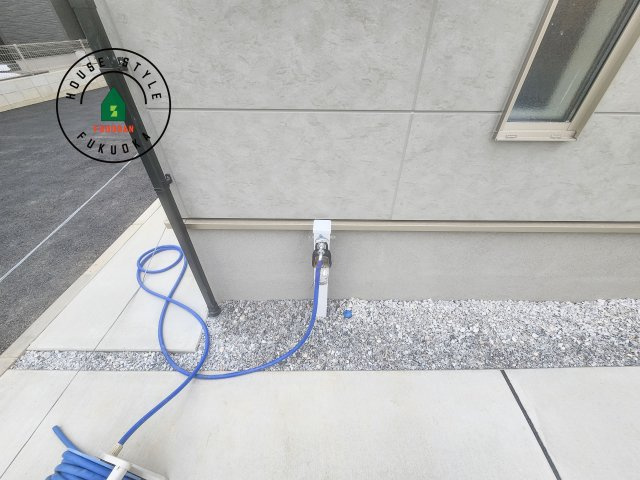 糟屋郡新宮町夜臼2丁目第1-4棟（1号棟）の外観：施工例|風をしっかりと感じられるバルコニーでは、毎日が洗濯日和です。広々としているので洗濯も楽しくなるでしょうし、気分転換にバルコニーからの眺めを楽しむのもいいでしょう。