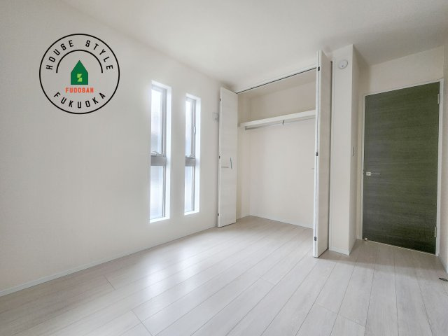 糟屋郡新宮町夜臼2丁目第1-4棟（1号棟）の内観：施工例|採光良好な洋室は全居室、複層ガラスの遮熱効果と断熱効果で、一年中快適に過ごせます。