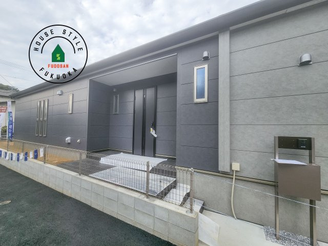 糟屋郡新宮町夜臼2丁目第1-4棟（1号棟）の外観：施工例|おでかけの時も帰った時も、「我が家」を最初に感じでもらえる素敵な空間に。