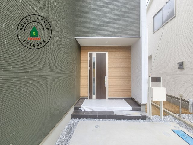 糟屋郡新宮町夜臼2丁目第1-4棟（2号棟）の外観：施工例|おでかけの時も帰った時も、「我が家」を最初に感じでもらえる素敵な空間に。