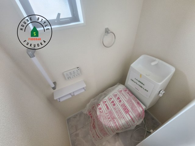 糟屋郡新宮町夜臼2丁目第1-4棟（4号棟）のトイレ|温水洗浄便座を完備しております。2ヶ所にトイレがあるのは朝の慌ただしい時間も安心です。