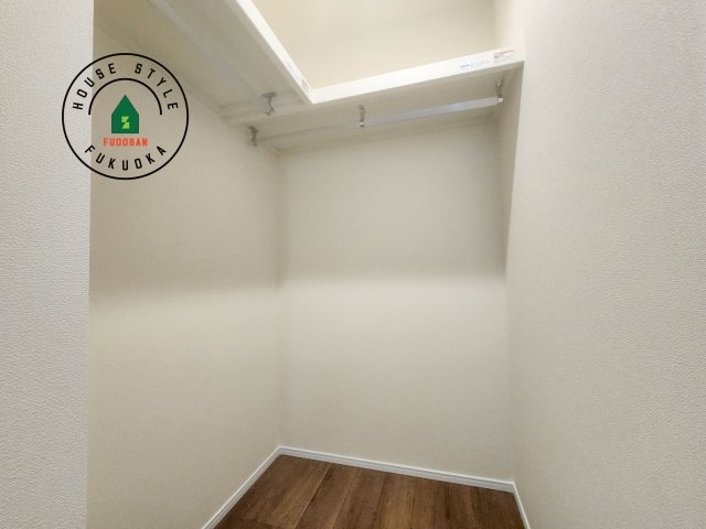 糟屋郡新宮町夜臼2丁目第1-4棟（4号棟）の収納|洋服や大きな荷物が多い方や人数の多いご家族などは、一般的なクローゼットよりもウォークインクローゼットのほうが使い勝手が良いです。