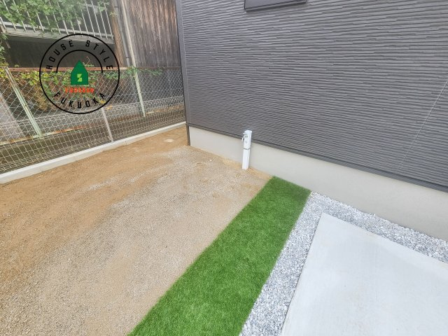 糟屋郡新宮町夜臼2丁目第1-4棟（4号棟）のバルコニー|風をしっかりと感じられるバルコニーでは、毎日が洗濯日和です。広々としているので洗濯も楽しくなるでしょうし、気分転換にバルコニーからの眺めを楽しむのもいいでしょう。