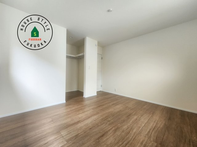 糟屋郡新宮町夜臼2丁目第1-4棟（4号棟）の洋室|採光良好な洋室は全居室、複層ガラスの遮熱効果と断熱効果で、一年中快適に過ごせます。