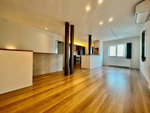 西宮の沢2条3丁目の居間・リビング