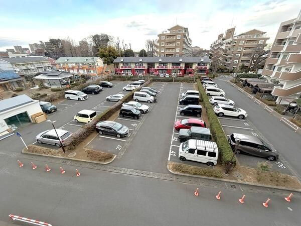 Ｔ’ｓ　ｇａｒｄｅｎ清瀬の駐車場