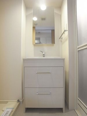 【独立洗面台】 | リブリ・サクラ | 独立洗面台、小物を置くことができて便利です