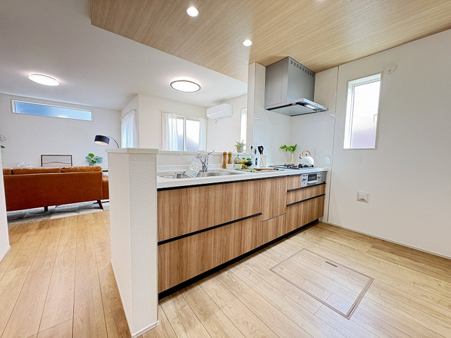 【キッチン】 | 新座市畑中1丁目　新築一戸建住宅　全2棟　(志木本店) | 使いやすさを追求したシステムキッチン。
料理がもっと楽しくなる、快適な空間です。