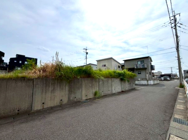 吉野3丁目　売地の前面道路含む現地写真