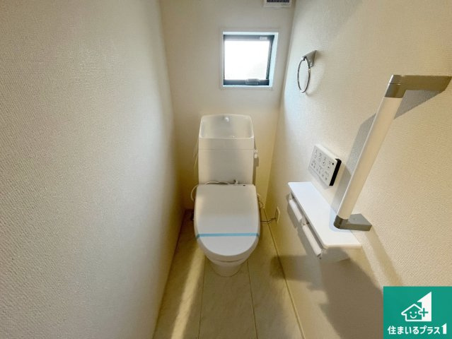 赤穂市加里屋　第3期　新築一戸建てのトイレ|1・2階の2ヶ所にあるので、朝の忙しい時間の順番待ちもなく、深夜の利用にも大変便利です。