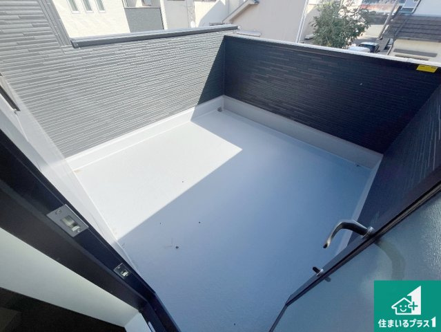 赤穂市加里屋　第3期　新築一戸建てのバルコニー|ワイドバルコニーは洗濯物を干すスペースが広いのでご家族が多くても安心！