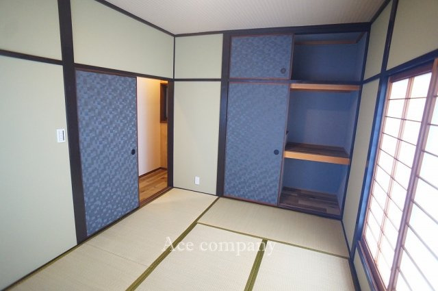【寝室】 | 東大阪市西岩田1丁目 | 【3階：和室6帖】畳表替え、襖・障子貼替え済み☆押し入れ完備です♪