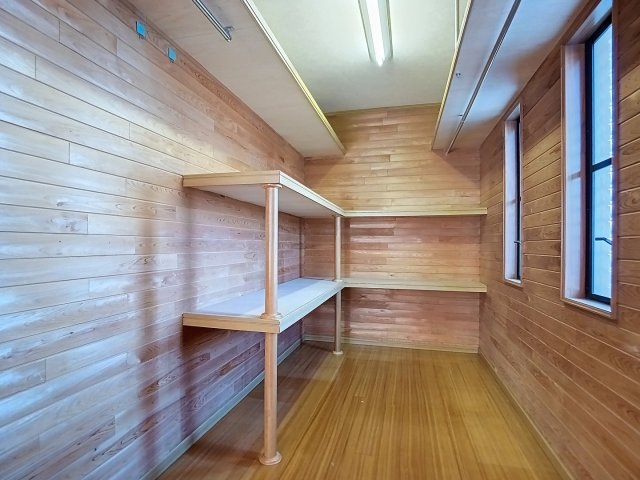 熊本市南区富合町杉島の中古一戸建の収納|2F　WIC