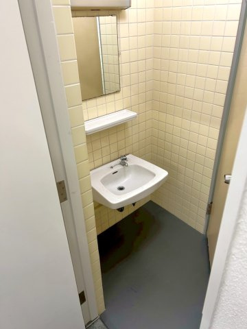 シモムラビルの独立洗面台|洗面台