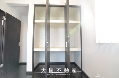 【洋室】 | 海老名市杉久保南１丁目　中古戸建て【仲介手数料無料】 | 2階　洋室1（6.5帖）クローゼット