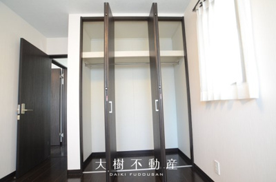 【洋室】 | 海老名市杉久保南１丁目　中古戸建て【仲介手数料無料】 | 2階　洋室3（5.25帖）クローゼット