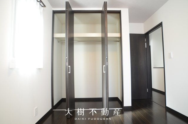 【洋室】 | 海老名市杉久保南１丁目　中古戸建て【仲介手数料無料】 | 2階　洋室4（5.25帖）クローゼット