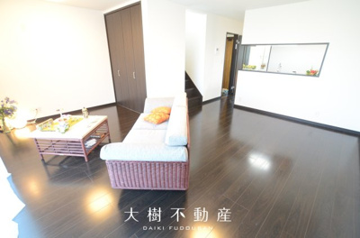 【居間・リビング】 | 海老名市杉久保南１丁目　中古戸建て【仲介手数料無料】 | 【仲介手数料無料でご紹介可能です】大樹不動産