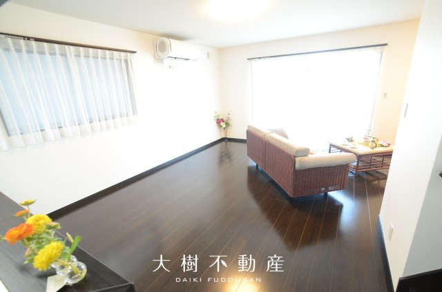 【居間・リビング】 | 海老名市杉久保南１丁目　中古戸建て【仲介手数料無料】 | □■当社なら諸費用を最大限削減できます■□