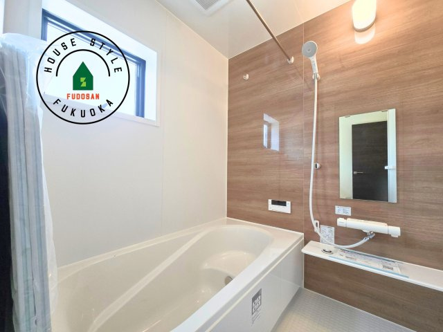 糸島市加布里5丁目第8-2棟（1号棟）の浴室|1日の疲れを癒してくれる広々バスルーム。雨の日のお洗濯にも大活躍な浴室乾燥機付です！