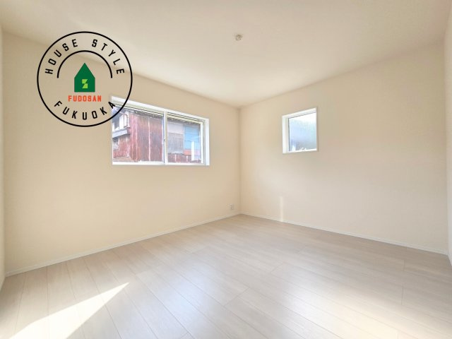 糸島市加布里5丁目第8-2棟（2号棟）の寝室|主寝室には収納力に優れたクローゼットがありますので、お部屋もすっきり片付きます。