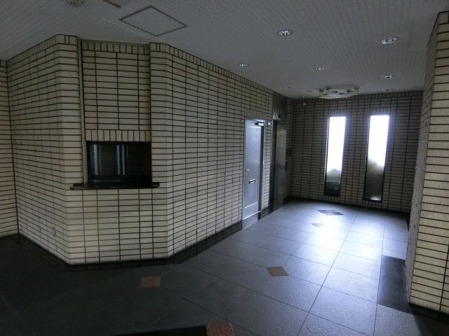 スチューデントパレス茨木のエントランス