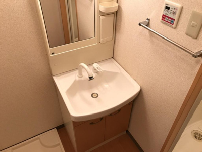 【洗面所】 | パピエ | 嬉しいシャワー付き独立洗面台