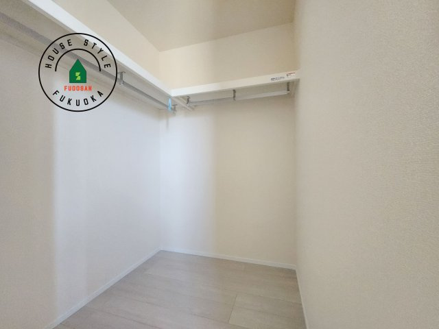 小郡市寺福童第2-2棟（1号棟）の収納|洋服や大きな荷物が多い方や人数の多いご家族などは、一般的なクローゼットよりもウォークインクローゼットのほうが使い勝手が良いです。