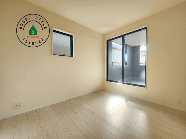 小郡市寺福童第2-2棟（1号棟）の洋室|採光良好な洋室は全居室、複層ガラスの遮熱効果と断熱効果で、一年中快適に過ごせます。