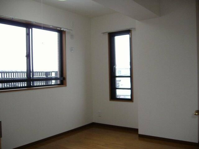 ＧＡＲＤＥＮ　ＳＱＵＡＲＥの洋室