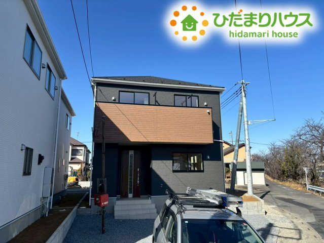 鴻巣市筑波第5　新築一戸建て　クレイドルガーデン　04の外観|公園が近くにあるためいつでも気軽に遊んだり、お散歩を楽しめます！！道路からの高低差が少なくフラットな敷地のため、小さなお子様連れやベビーカーを押しての移動の際もスムーズに移動できます♪