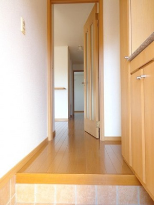 【玄関】 | サンセールＡ | 収納もある玄関です