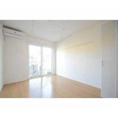 【居間・リビング】 | フォレストメゾン上大岡 | 南向きで日当たり良好♪