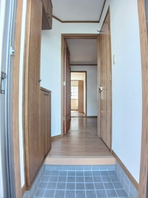 【玄関】 | グリーンティエラＢ | 収納もある玄関です