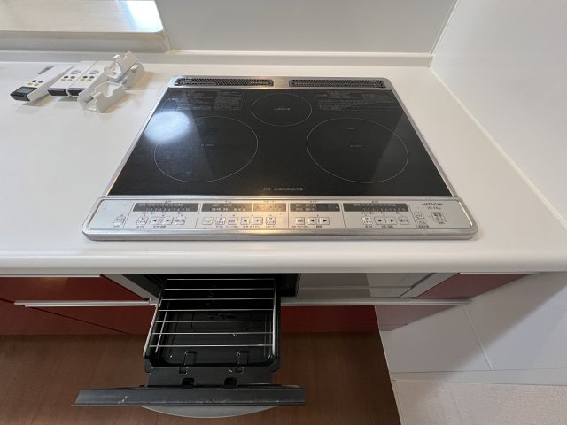 プラザセレステAのキッチン|3口IHコンロ　グリル付き