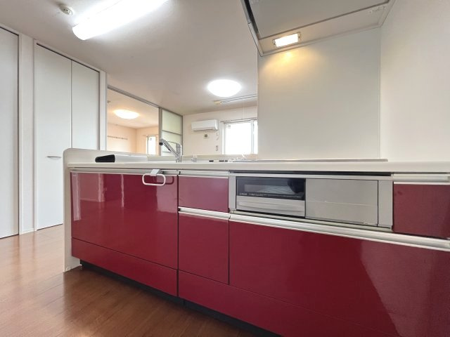 プラザセレステAのキッチン|カウンターキッチン　IHコンロ　システムキッチン