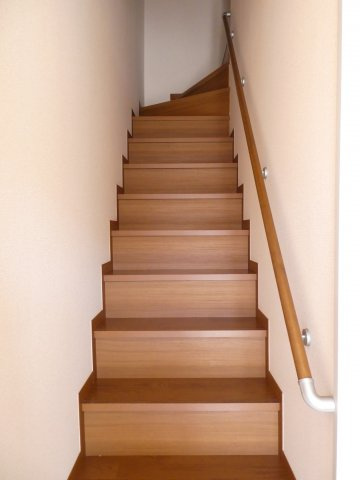 プラザセレステAの内装|室内階段